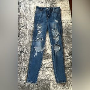 Aeropostale super ripped skinny jeans!!
